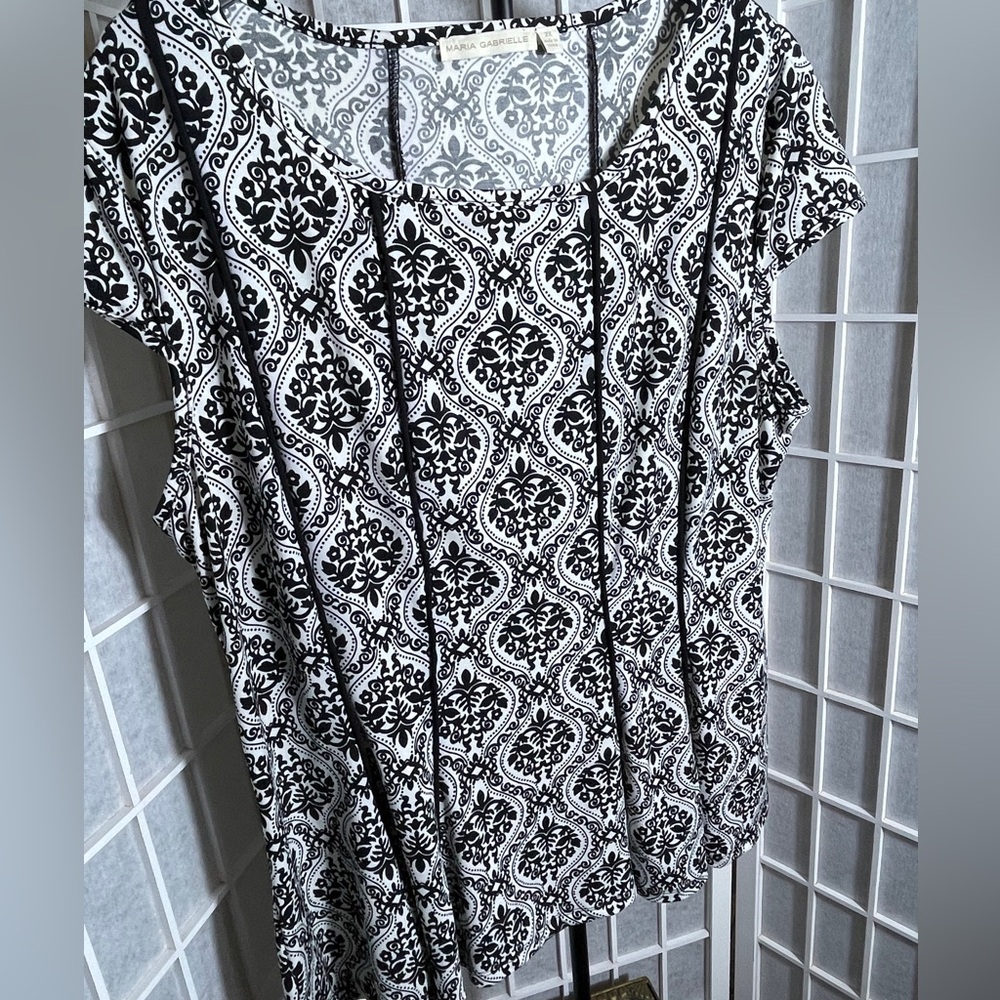 Plus Size 1x Black & White Printed Scoop Neck Women's Top, Stretchy NWOT - Picture 7 of 12